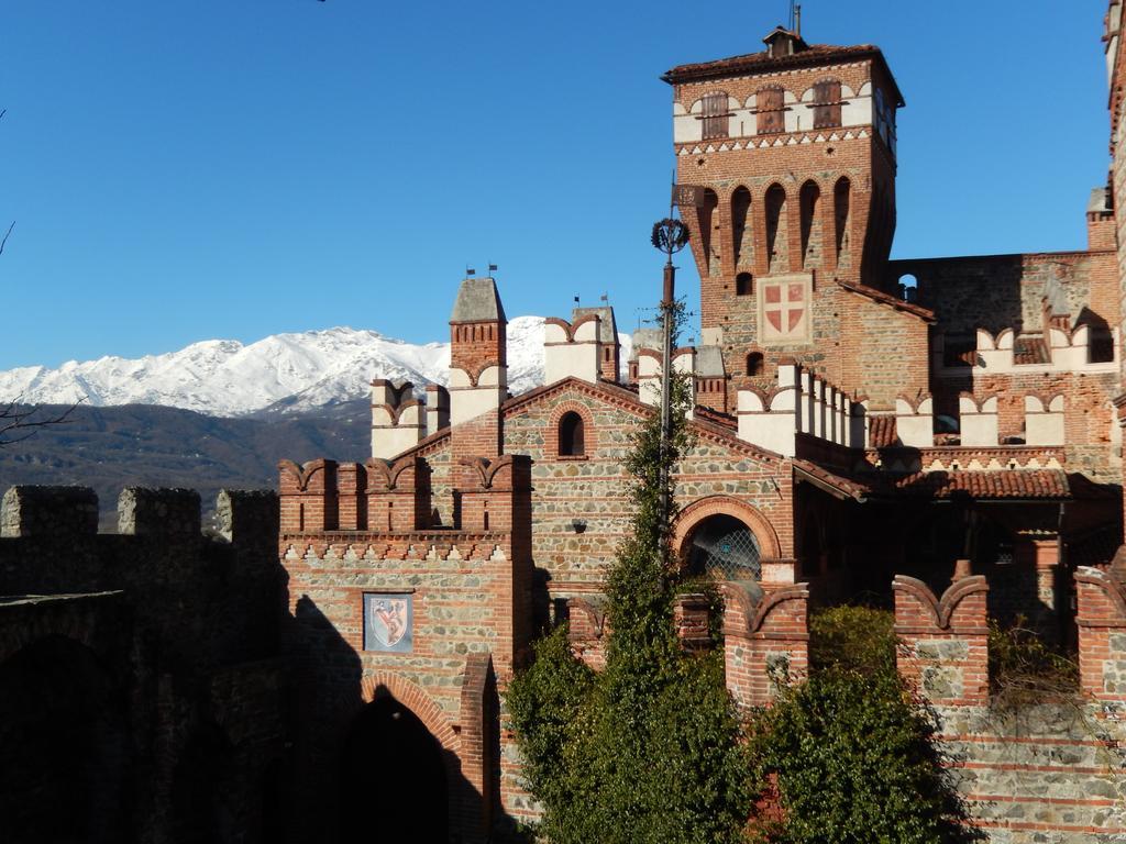 Castello Di Pavone Hotel Pavone Canavese Exterior photo
