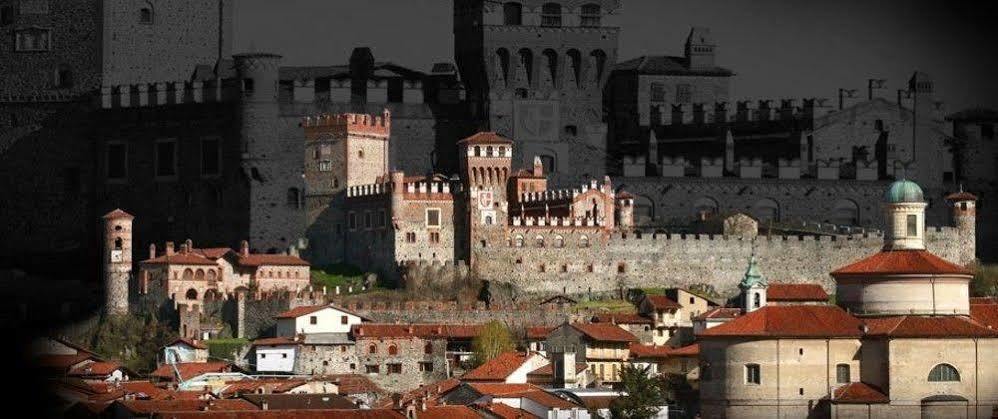Castello Di Pavone Hotel Pavone Canavese Exterior photo