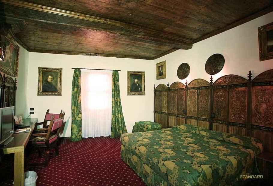 Castello Di Pavone Hotel Pavone Canavese Exterior photo